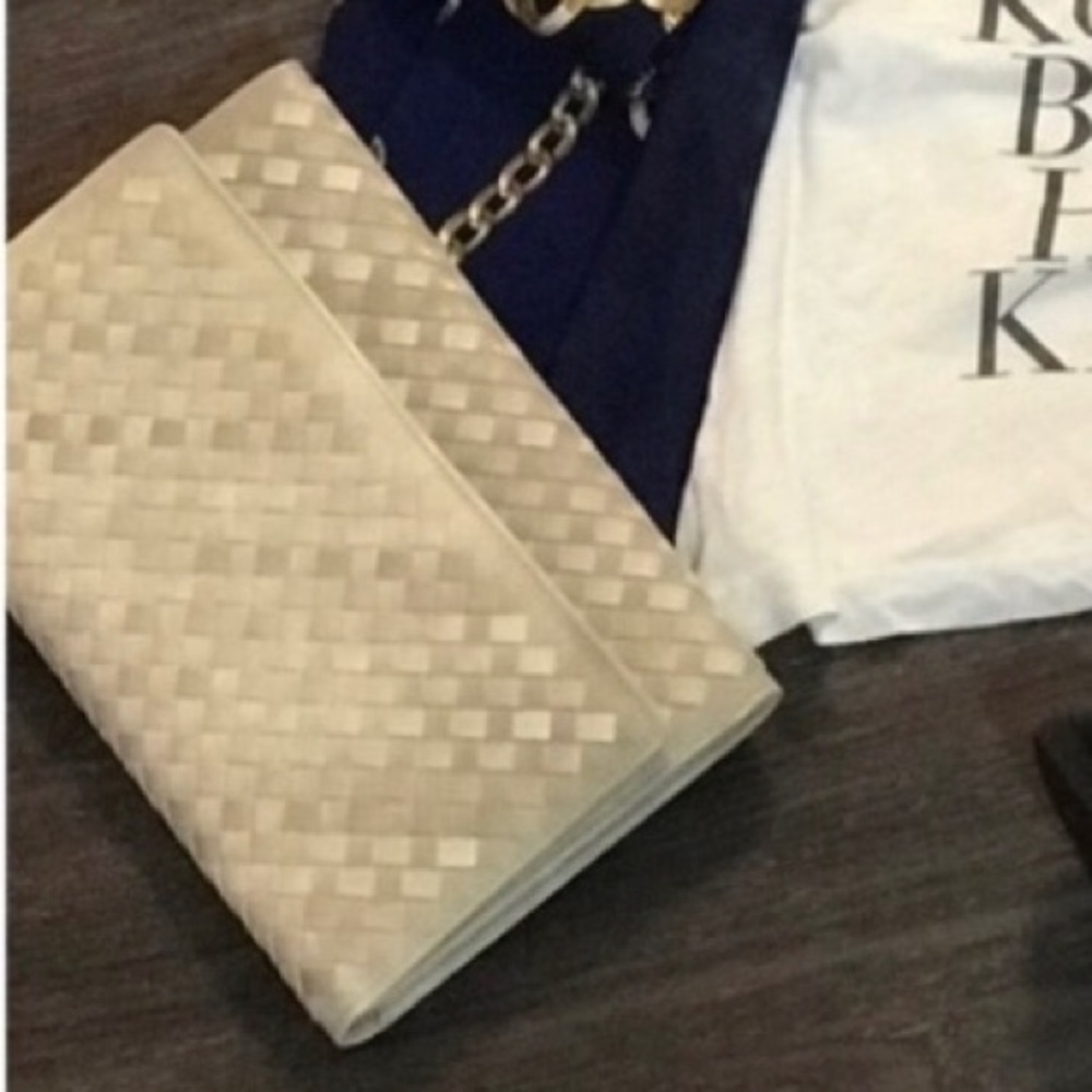 Woven clutch